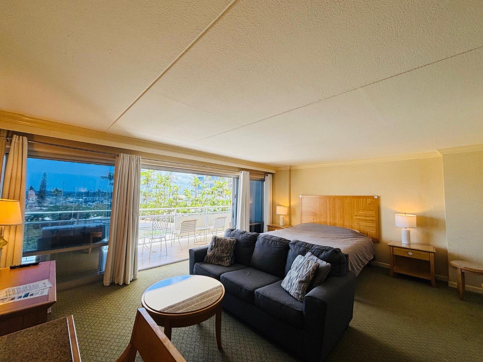 Ilikai Apt 308 - Spacious Studio With Stunning Ocean & Harbor Views Honolulu Exterior photo